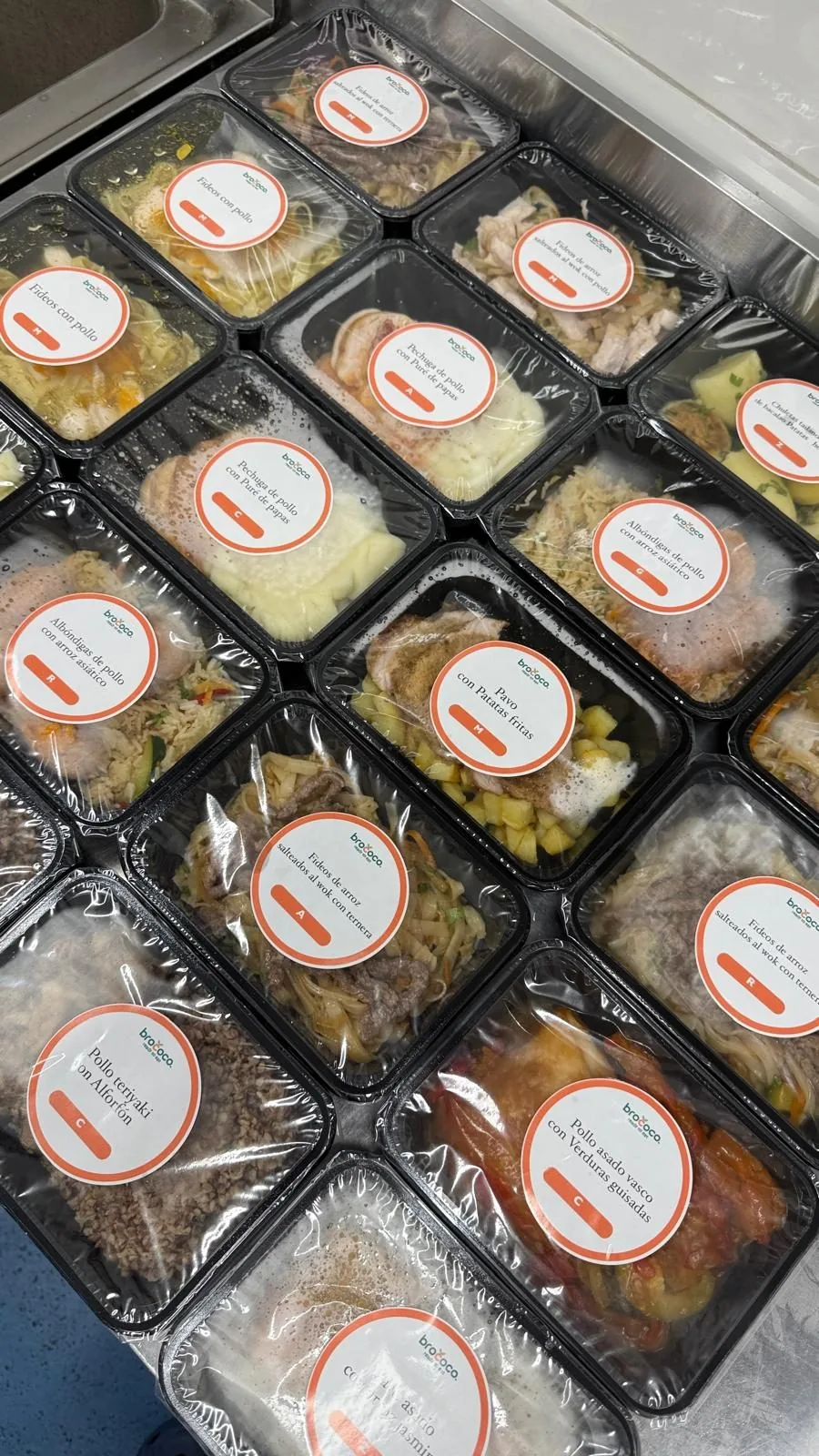Una semana de menús de Brococo: cada ración sellada en su envase, con su etiqueta