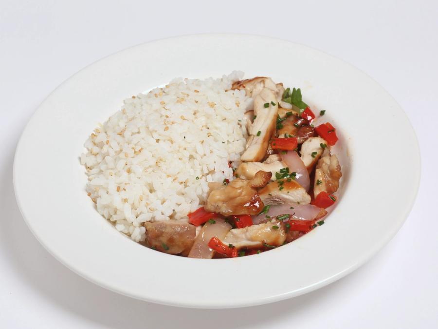 Pollo teriyaki con arroz y semillas de sésamo